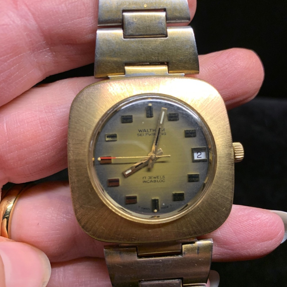 Vintage Waltham Self-Winding 17 Jewels Incabloc Gold Tone Cushion Date Watch